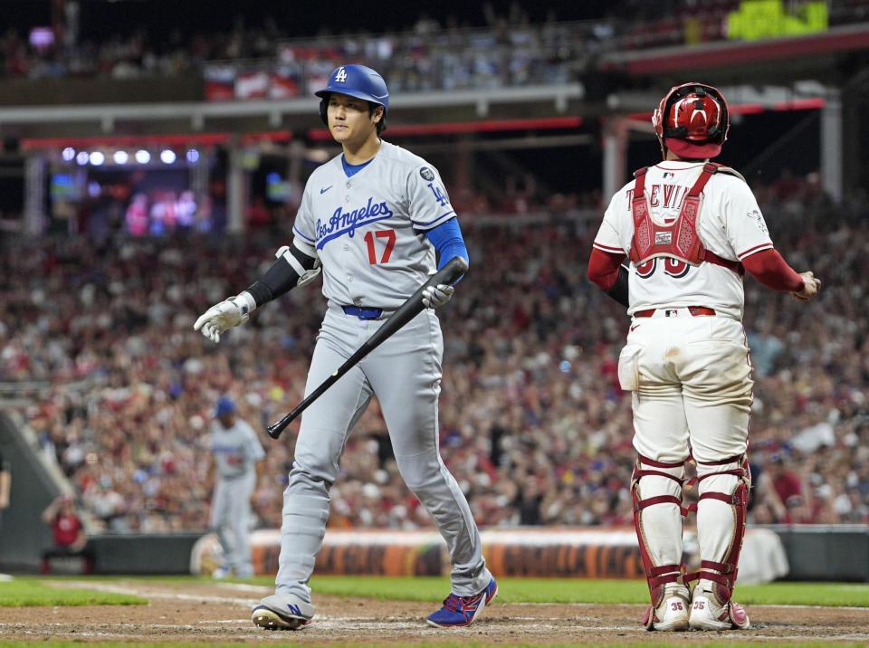 　７回、空振り三振に倒れた大谷（共同）