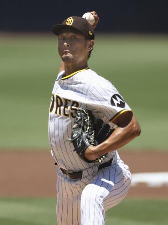 　先発したパドレスのダルビッシュ。７回２安打無失点で今季初勝利を挙げ、日本選手歴代最多となる日米通算２０４勝目を飾った（共同）