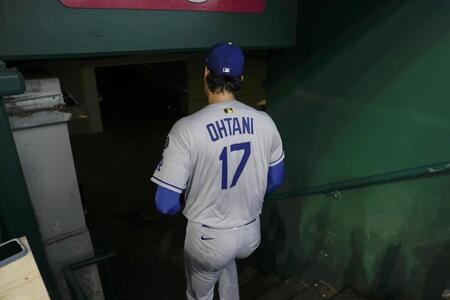 　４回途中、降板した大谷（共同）