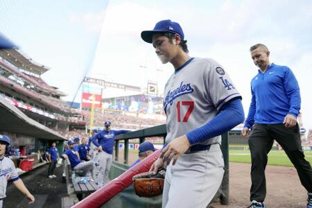 　４回途中、降板する大谷（共同）