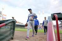 　４回途中、降板する大谷（共同）