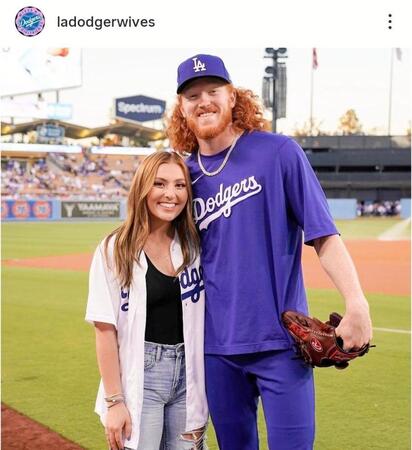 　ドジャーワイブスのインスタグラム（＠ｌａｄｏｄｇｅｒｗｉｖｅｓ）より