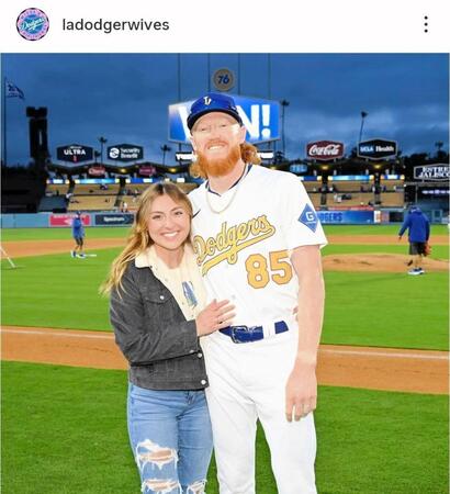 　ドジャーワイブスのインスタグラム（＠ｌａｄｏｄｇｅｒｗｉｖｅｓ）より