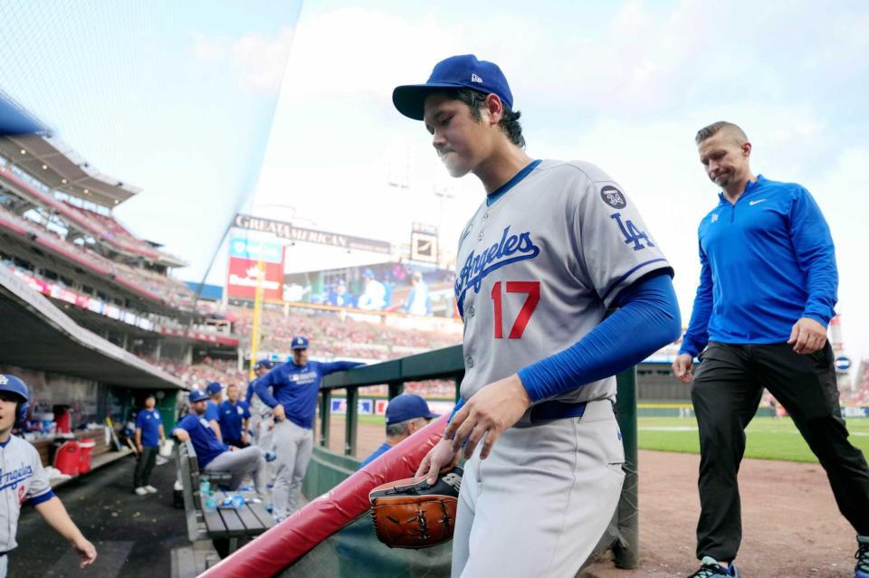 　４回途中、降板する大谷（共同）