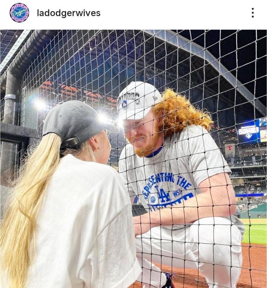 　ドジャーワイブスのインスタグラム（＠ｌａｄｏｄｇｅｒｗｉｖｅｓ）より