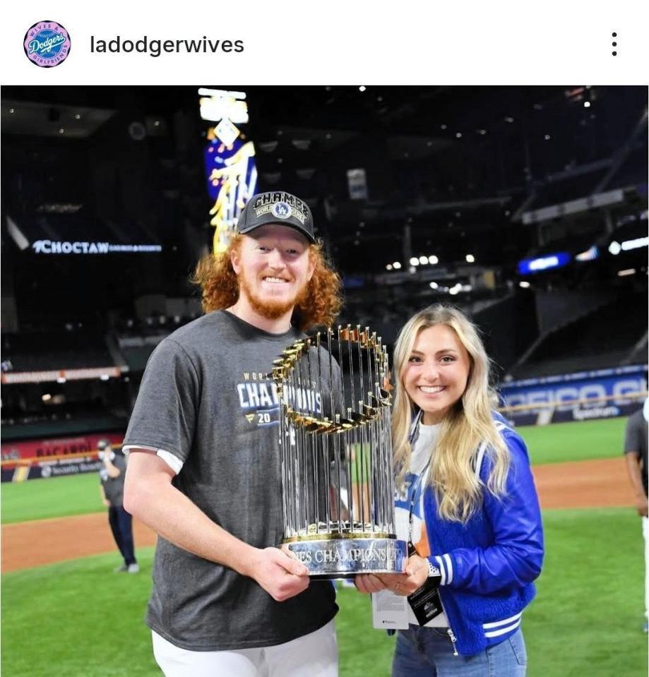 　ドジャーワイブスのインスタグラム（＠ｌａｄｏｄｇｅｒｗｉｖｅｓ）より