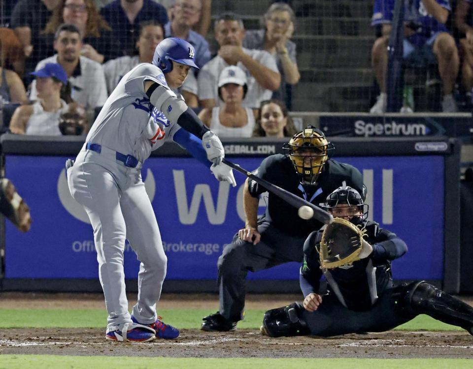 　レイズ戦の４回、右前打を放つドジャース・大谷（共同）