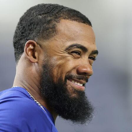 【動画】ドジャース　テオスカーの一発ＫＯにファン爆笑　レイズのマスコットに強烈アッパー→ピクリとも動かず