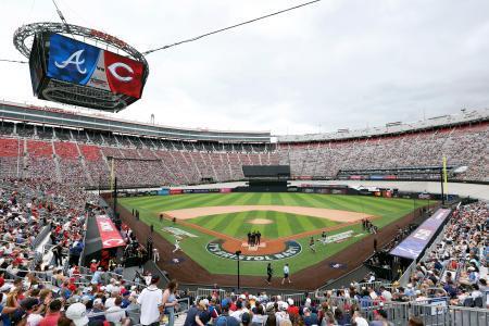 　テネシー州のブリストル・モータースピードウエーで行われた米大リーグのレッズ-ブレーブス戦＝３日（ゲッティ＝共同）