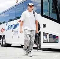 　球場入りするフリーランド（ロサンゼルス・ドジャース提供）