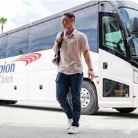 　球場入りするスミス（ロサンゼルス・ドジャース提供）