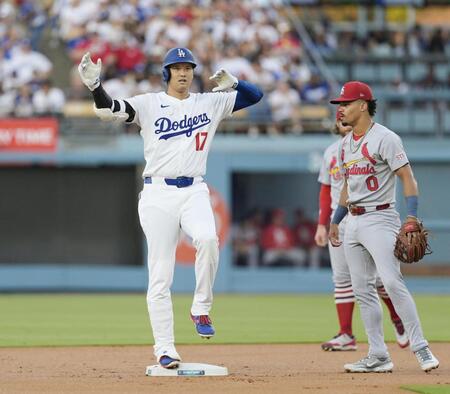 　カージナルス戦の１回、二塁打を放ったドジャース・大谷（共同）