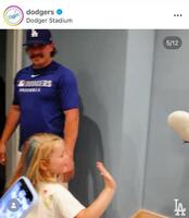 　名残惜しそう。ドジャースの公式インスタグラム＠ｄｏｄｇｅｒｓより 