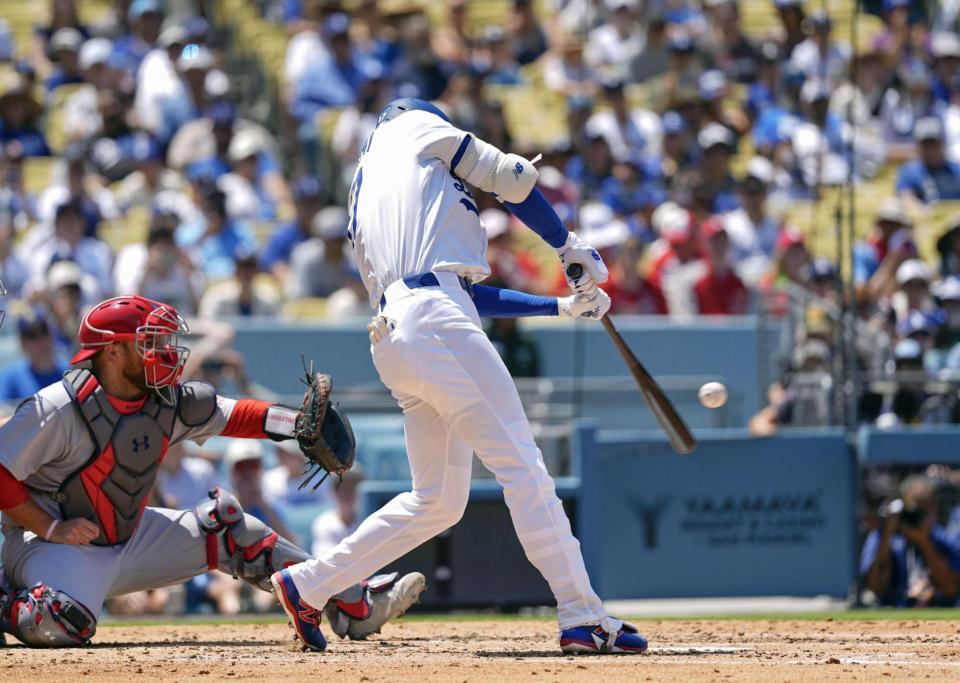 　カージナルス戦の３回、３９号２ランを放つドジャース・大谷。メジャー通算千安打を達成した（共同）