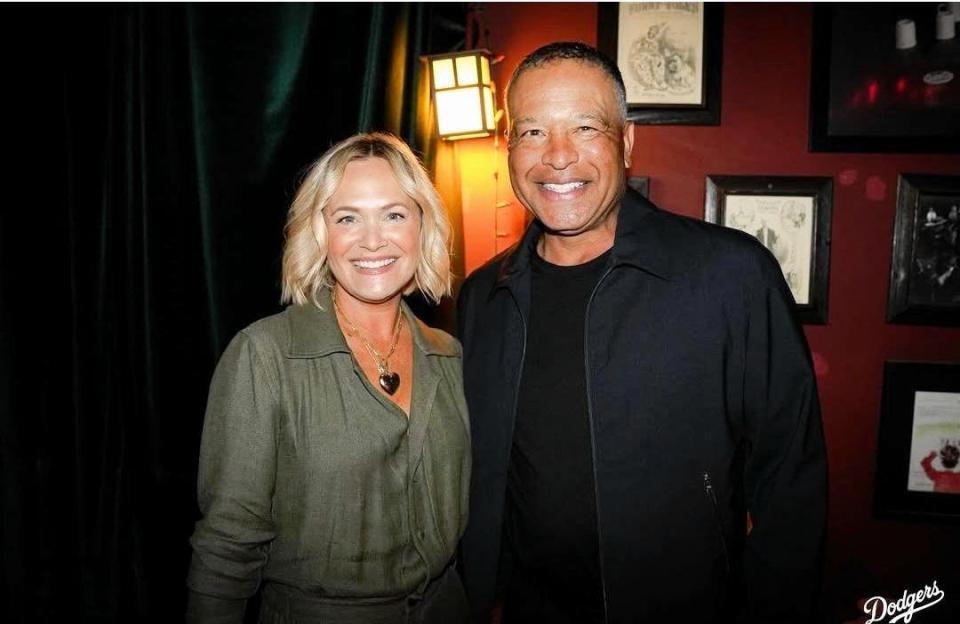 　スミス夫妻のチャリティーイベントに参加したロバーツ監督とトリシア夫人（ロサンゼルス・ドジャース提供）