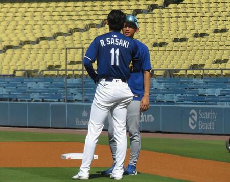 【写真】加藤豪将氏がドジャース・佐々木朗希と再会 ブルージェイズの分析担当として帯同