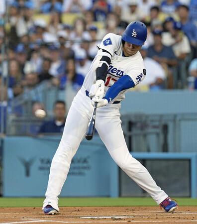 　１回、中前打を放つ大谷（共同）