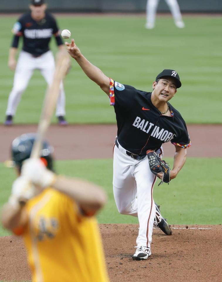 　アスレチックス戦に先発した菅野（共同）