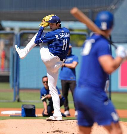 佐々木朗希“新球”手応え　ロバーツ監督「いい投球だった」　ライブＢＰで４６球１５６キロ出た