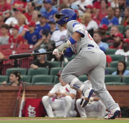 　１回、中前打を放つ鈴木（共同）