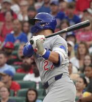 　１回、中前打を放つ鈴木（共同）