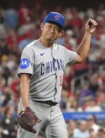 　カージナルス戦に先発し、７回途中３失点で降板する今永（共同）