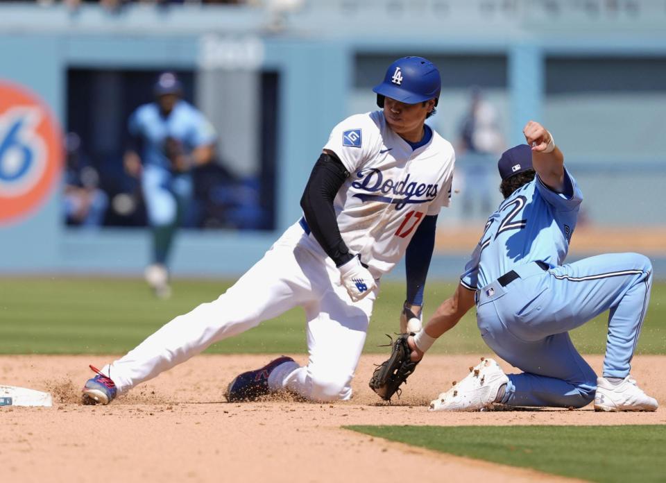 　６回、二盗を決める大谷（共同）