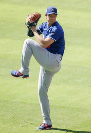 　壁当てする大谷（共同）