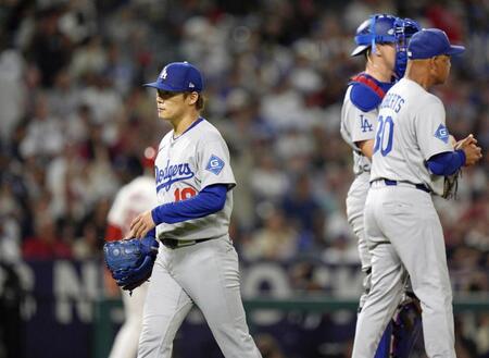 　５回、６失点で降板する山本（共同）