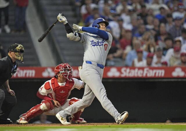 大谷翔平、3戦連発42号ソロ 古巣球場通算100号達成 HR王争い
