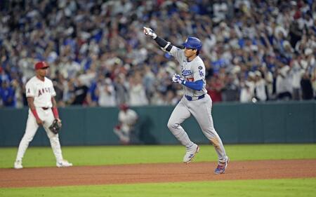 　エンゼルス戦の９回、４試合連続本塁打となる43号ソロを放ったドジャース・大谷（共同）