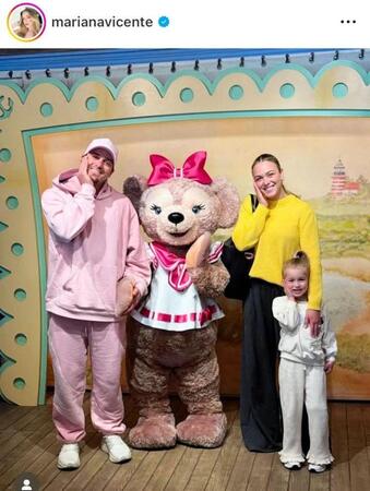 今年３月、日本で。キケの妻マリアナさんのインスタグラム＠ｍａｒｉａｎａｖｉｃｅｎｔｅより