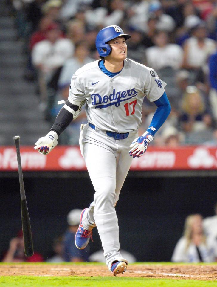 　８回、３試合連続本塁打となる４２号ソロを放つ大谷（共同）