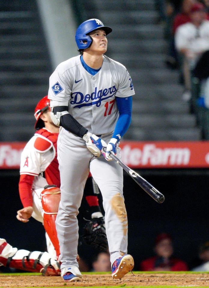 　８回、３試合連続本塁打となる４２号ソロを放つ大谷（共同）