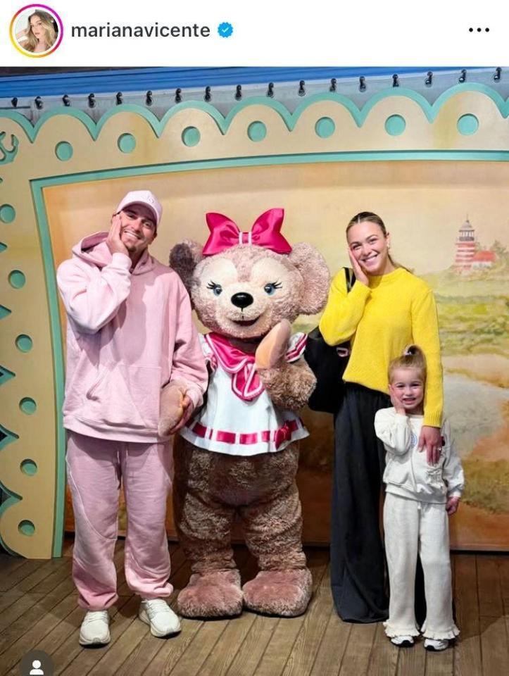 今年３月、日本で。キケの妻マリアナさんのインスタグラム＠ｍａｒｉａｎａｖｉｃｅｎｔｅより