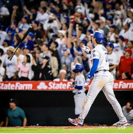 　九回、４３号ソロを放った大谷（ロサンゼルス・ドジャース提供）