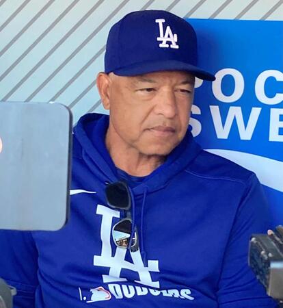 ドジャースに激震　マンシーが右脇腹痛で急きょスタメン落ち　ロバーツ監督「２、３日休ませて」