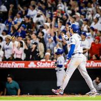 　九回、４３号ソロを放った大谷（ロサンゼルス・ドジャース提供）
