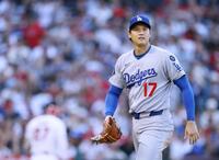 　エンゼルス戦の１回、トラウトを見逃し三振に封じたドジャース・大谷＝アナハイム（ゲッティ＝共同）