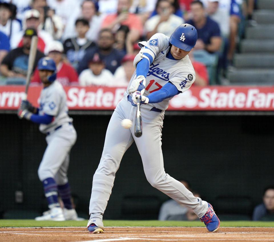 　エンゼルス戦の１回、三塁打を放つドジャース・大谷（共同）