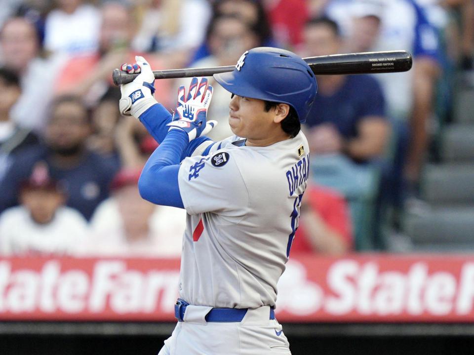 　エンゼルス戦の１回、三塁打を放つドジャース・大谷（共同）