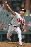 　先発し、５回１／３を３安打１失点で１０勝目を挙げた菅野（共同）