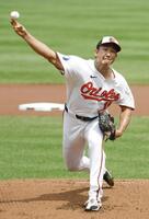 　先発し、５回１／３を３安打１失点で１０勝目を挙げた菅野（共同）