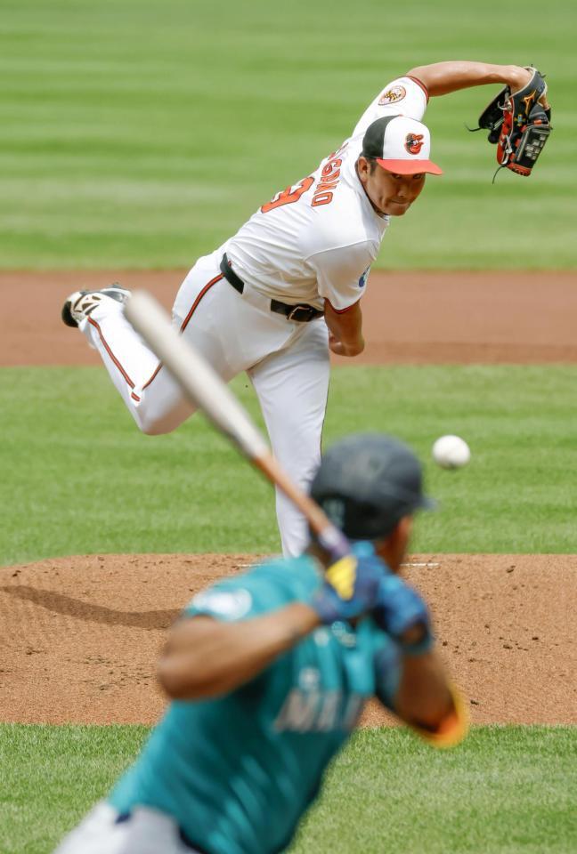 　先発し、５回１／３を３安打１失点で１０勝目を挙げた菅野（共同）