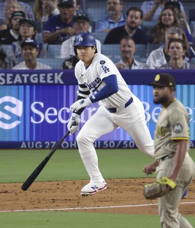 　３回、無死満塁で二ゴロだったドジャース・大谷。併殺は免れ１打点を挙げた（共同）