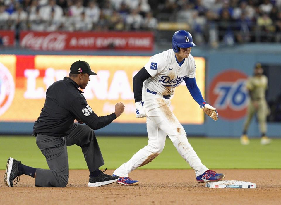 　３回、二盗に失敗した大谷（共同）