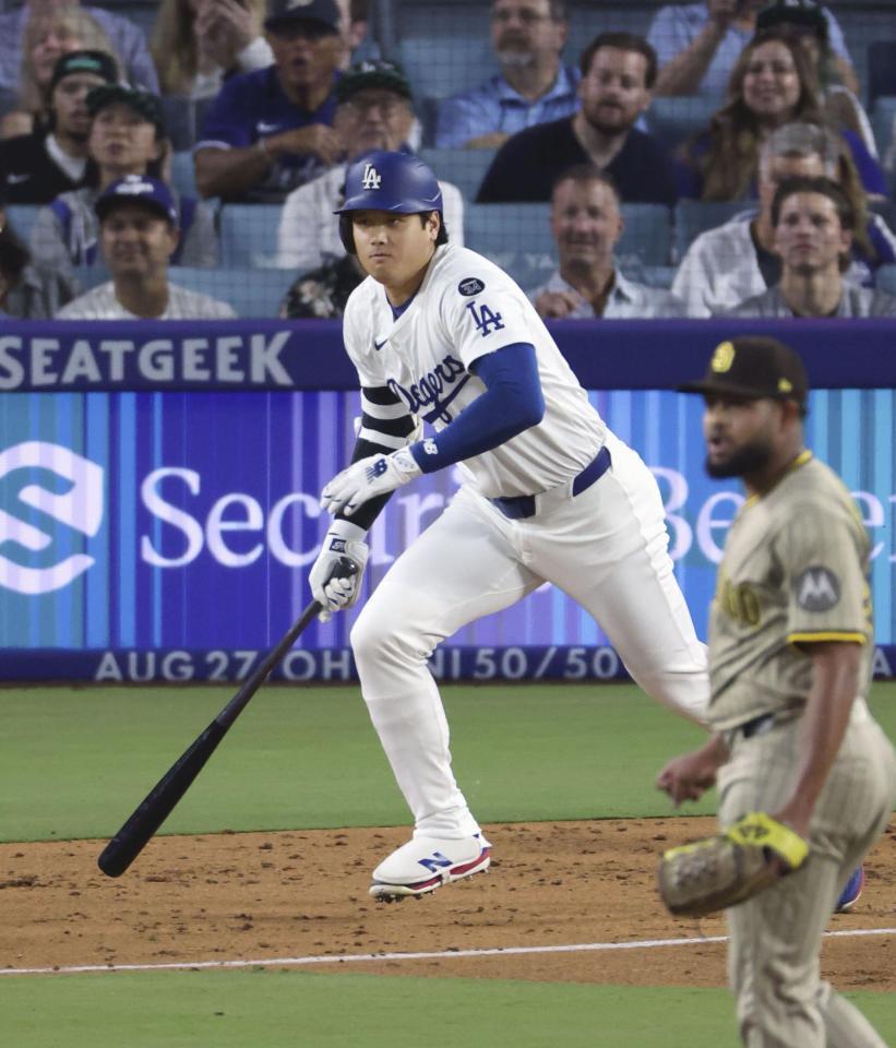 　３回、無死満塁で二ゴロだったドジャース・大谷。併殺は免れ１打点を挙げた（共同）