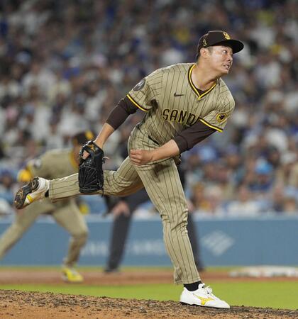 　７回途中から登板し、２／３回を無安打無失点だった松井（共同）