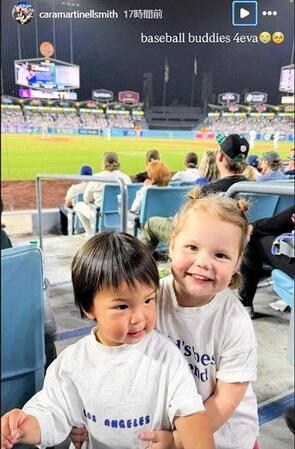 　スミスの妻・カラさんのインスタグラム（ｃａｒａｍａｒｔｉｎｅｌｌｓｍｉｔｈ）より 