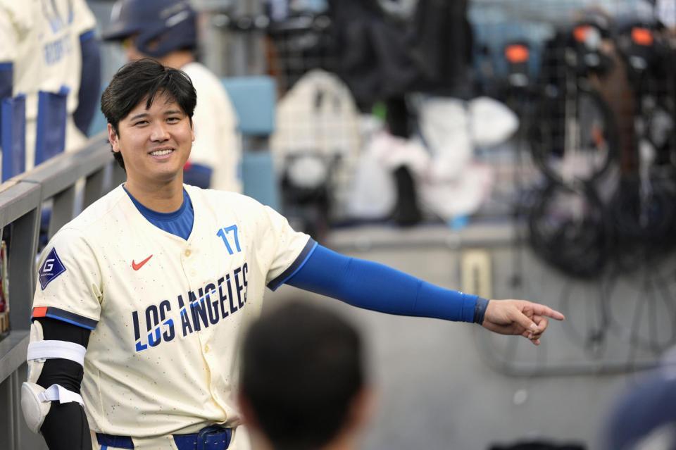 　パドレス戦前に笑顔を見せる大谷（共同）